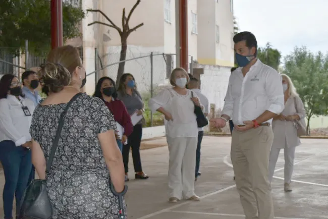 Recorre alcalde colonias de Nogales
