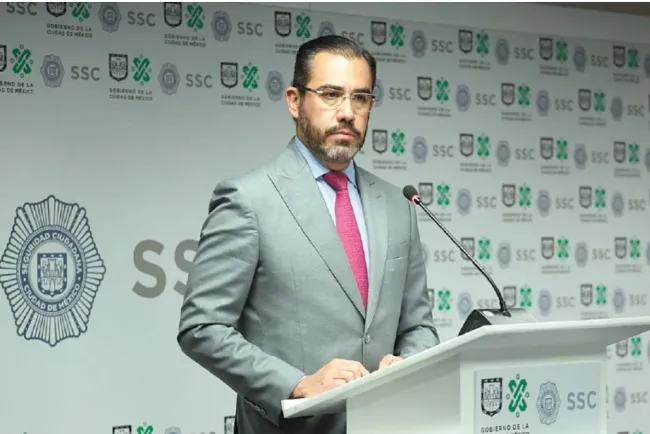 FGR pide aprehensión contra Exfuncionarios