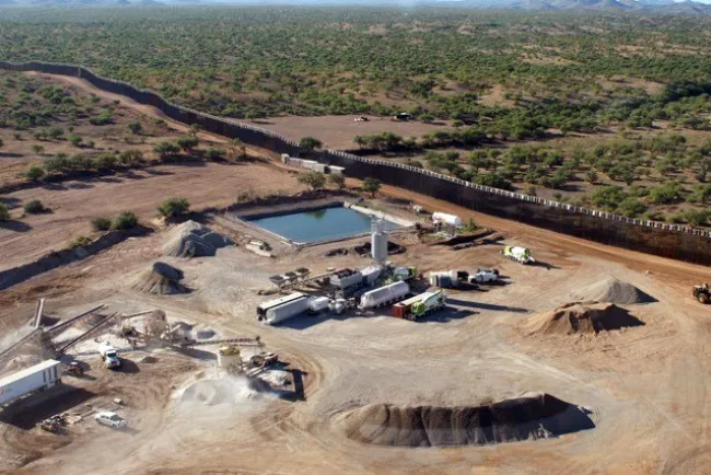 Provoca construcción del muro la escasez de agua
