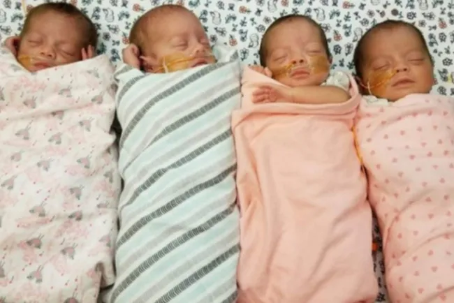 Da a luz a cuatrillizos en Phoenix