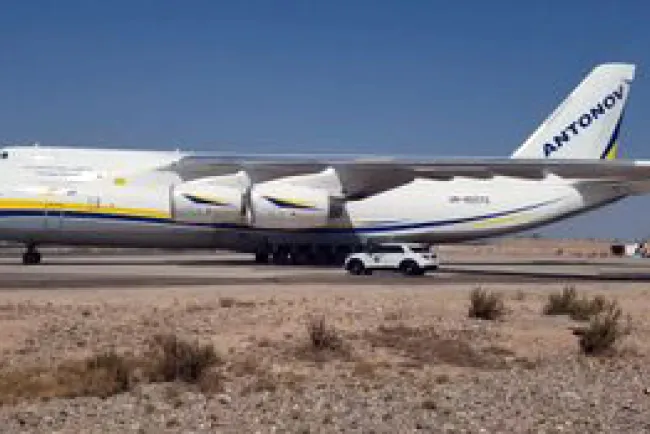 Aterriza en Tucson gigantesco avión ruso