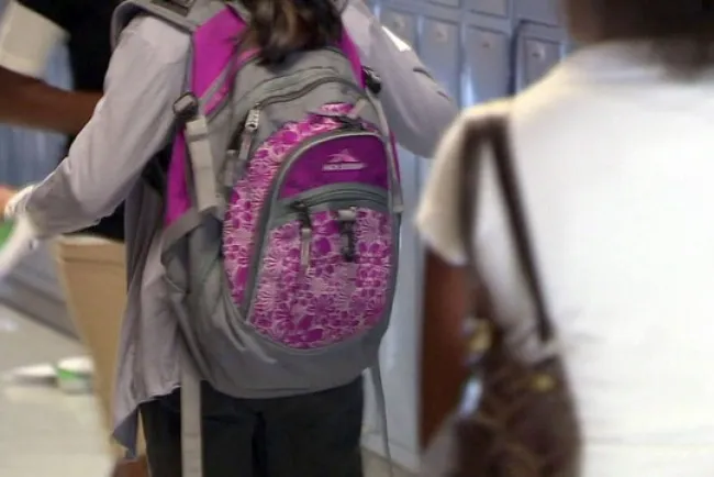 Autorizan a condados abrir escuelas