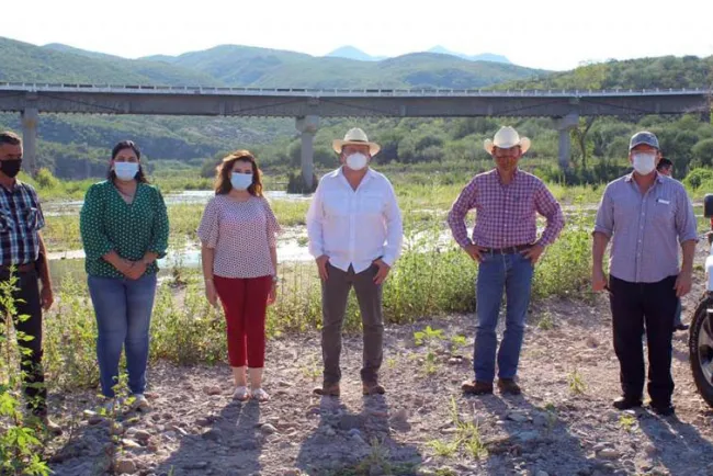 Entregan estímulos a productores afectados