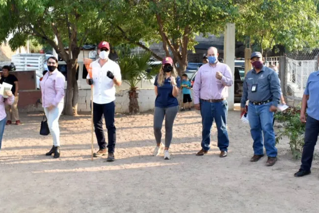 Atiende Alcalde a vecinos de los Tápiros