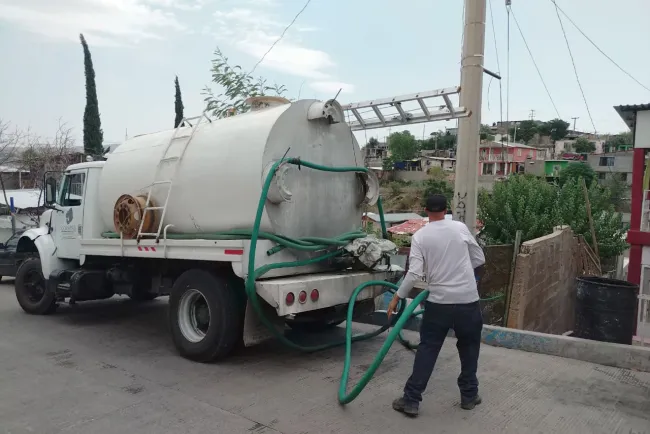 Anuncian reducción de agua potable por desperfectos