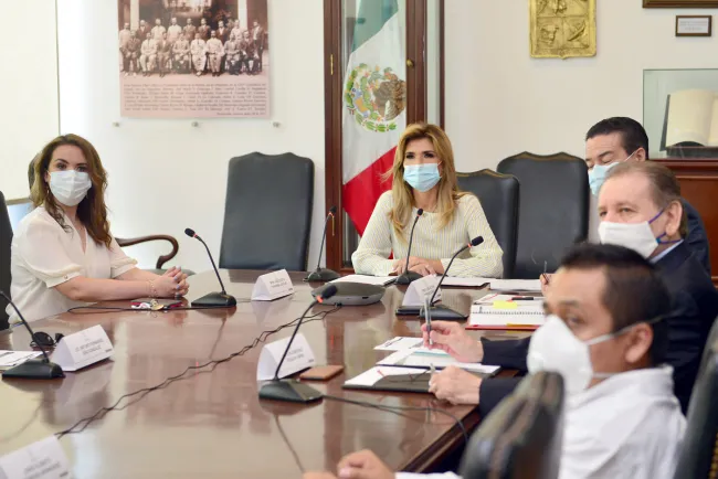 Llama Gobernadora a la unidad por educación