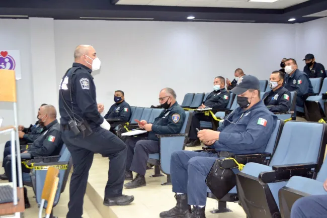 Continúa capacitación a policías