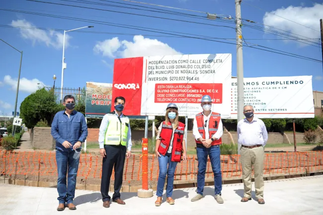 Entrega obras y becas en Nogales