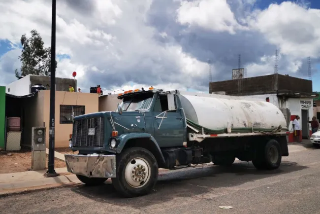 Regularizan servicio de agua en colonias