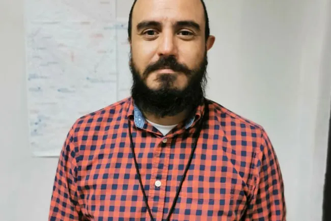 Dan mantenimiento a pozos y tanques