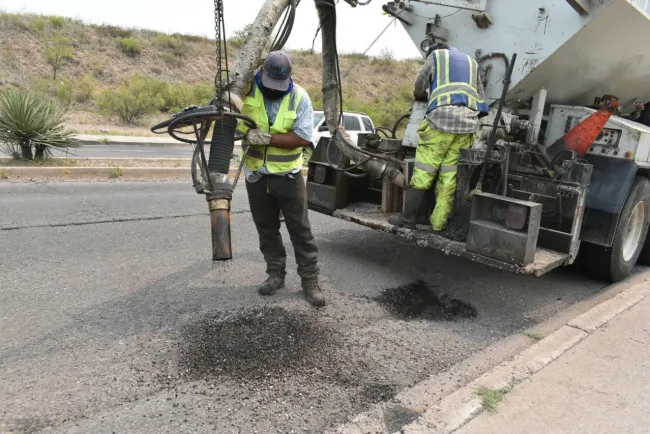 Avanza campaña de bacheo en Nogales
