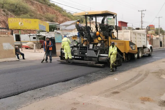 Recarpetean calle Maclovio Herrera