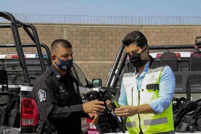 Equipa Alcalde a la policía