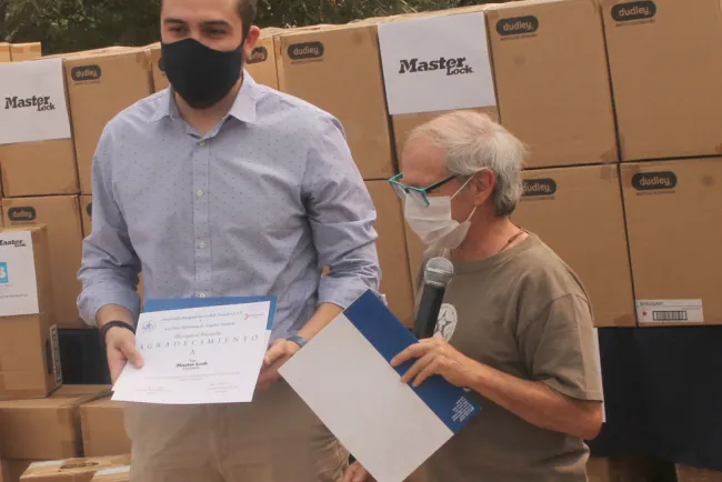 Entrega Master Lock apoyos a estudiantes