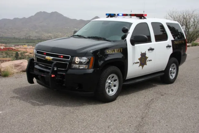 Dispara contra agente del Sheriffato