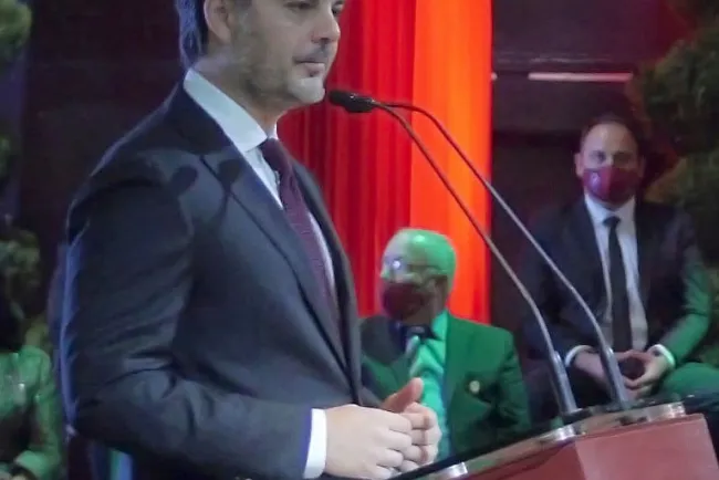 Destacan en Informe siete obras