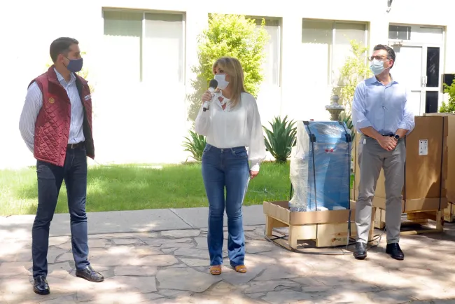 Recibe Gobernadora once ventiladores