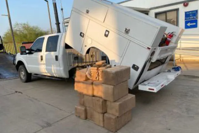 Decomisan 600 libras de metanfetamina