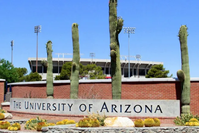 Expulsará UofA a alumnos “fiesteros”