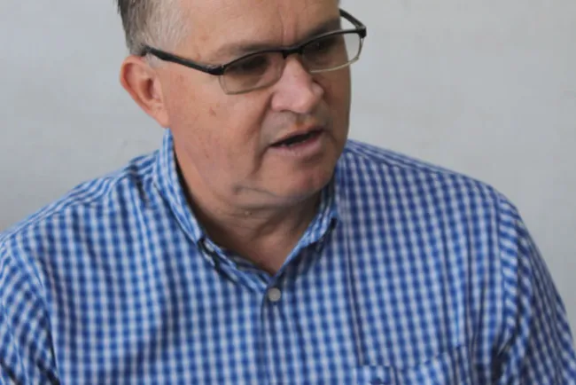 Entregan Rotarios sillas en comodato