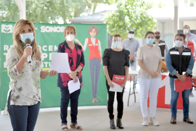 Entrega Gobernadora apoyos a sonorenses