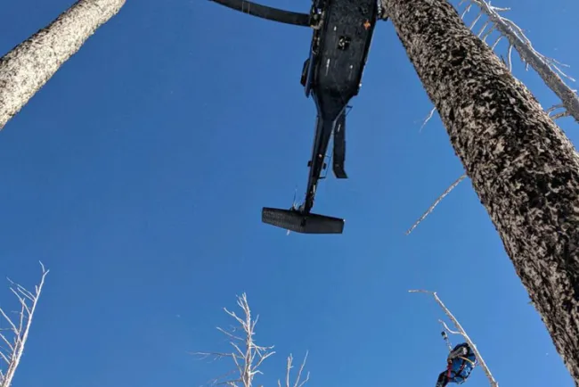 Rescatan a hombres perdidos en montaña
