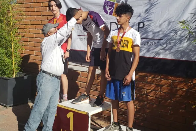 Realizan carrera pedestre