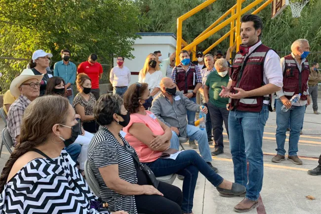 Atiende Alcalde a vecinos de El Cíbuta