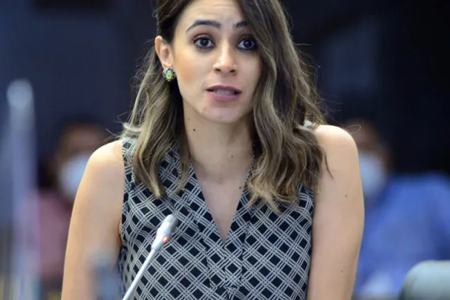 Urge ley que castigue a mujeres del ciberacoso