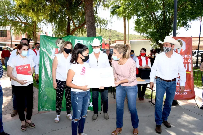 Fortalece Gobernadora educación