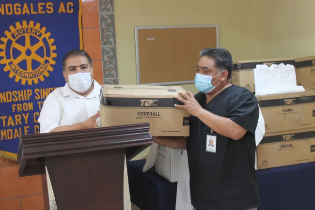 Entregan insumos médicos