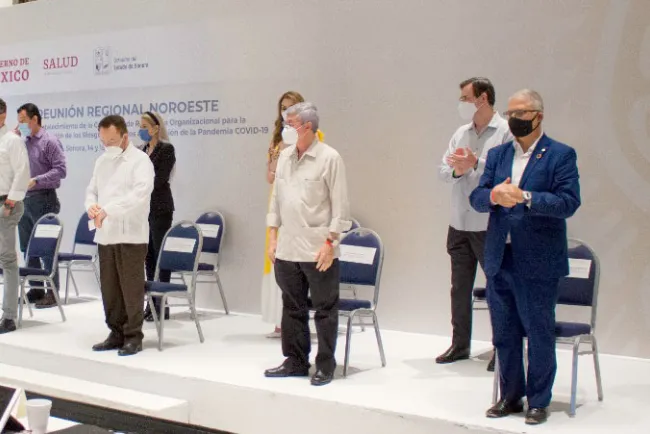 Los héroes son de “bata blanca”