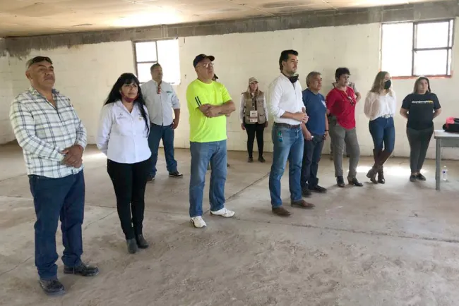 Entrega apoyo a los ganaderos