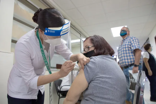 Recibe Sector Salud más vacunas