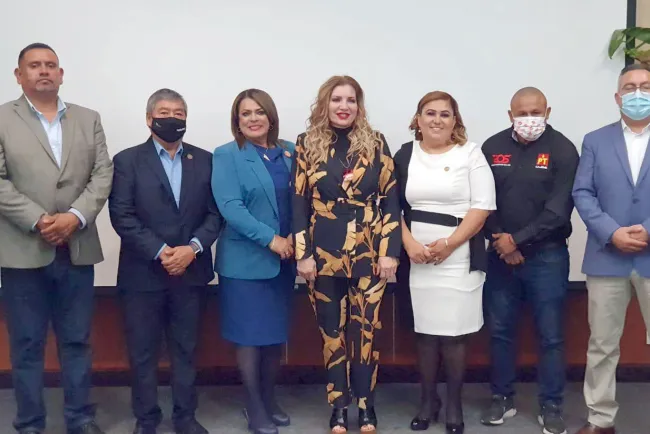 Rinde Leticia Calderón su Segundo Informe Legislativo