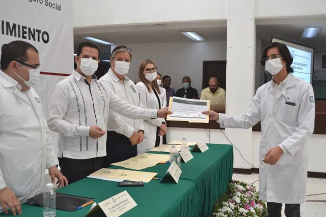 Celebra IMSS el Día del Médico