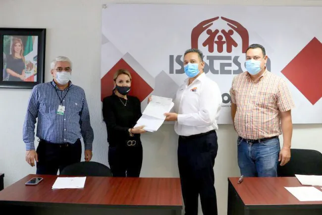 Entrega Isssteson créditos de vivienda