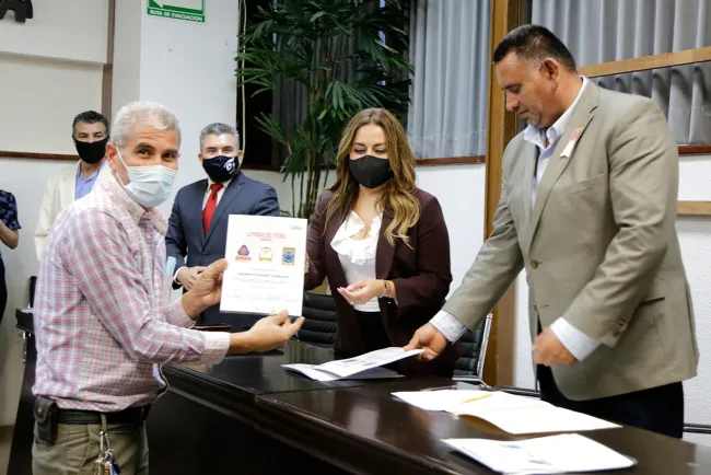 Reconoce Congreso a leyendas del futbol