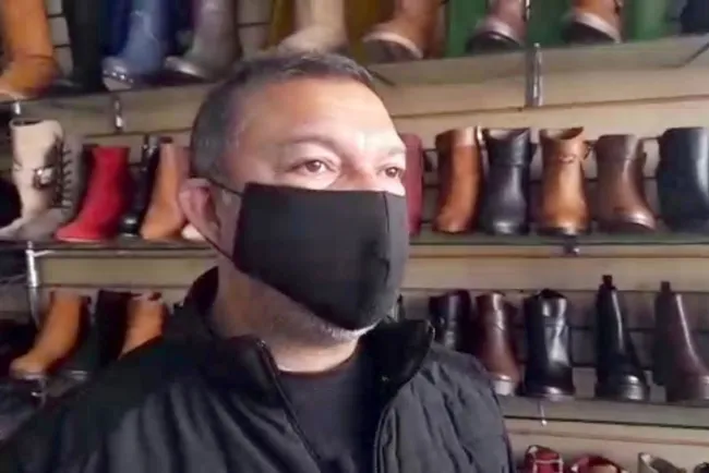 Ayudan comerciantes a niña