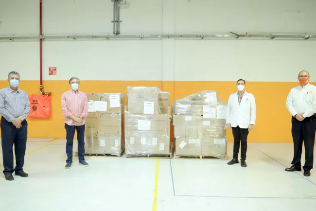 Donan equipo médico a clínicas