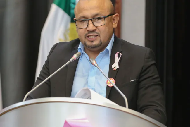 Dialoga legislador con habitantes de Esperanza