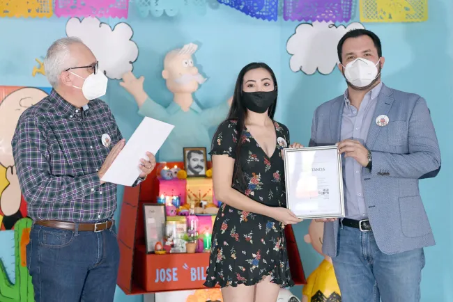 Premian a ganadores de concurso Altares