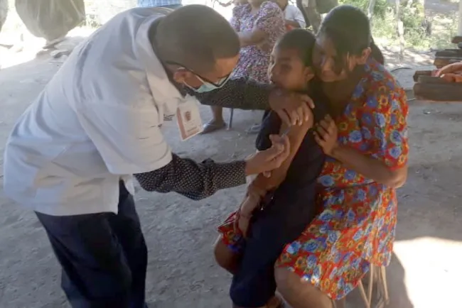 Llevan jornada de salud a Guarijíos