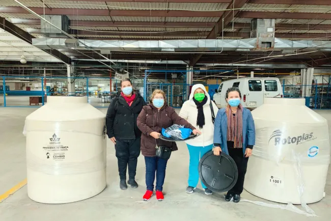 Entregan beneficios a 19 familias