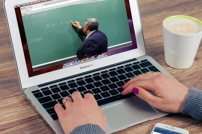 <b style="font-size: medium;">El salto a lo virtual, tendencia imparable en nuestros días</b>