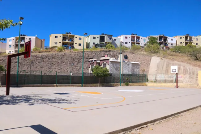 Realiza INDEP eventos en canchas de colonias