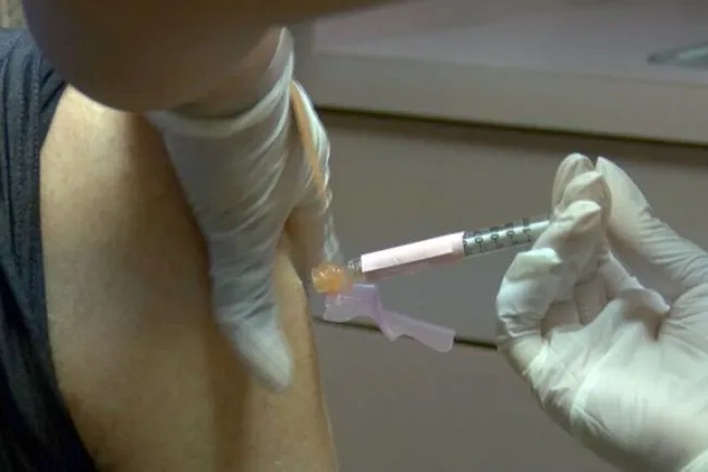 Recibe vacuna contra Covid-19