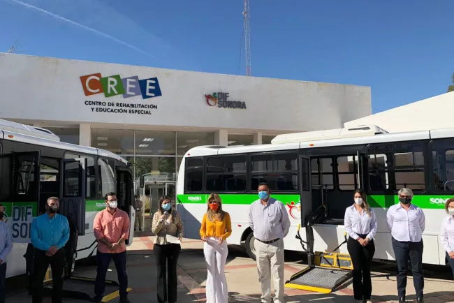 Recibe Cananea autobús para personas especiales