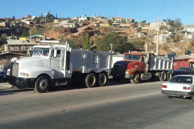 Continúa mejoramiento vial