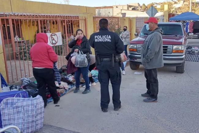 Previenen sobre Covid-19 a clientes de los tianguis